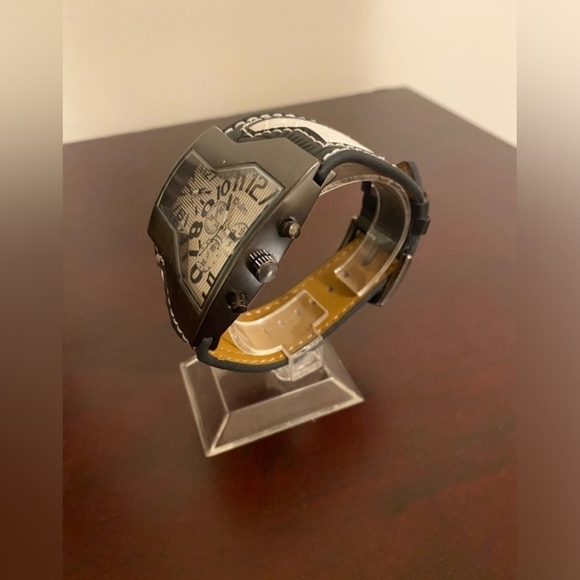 White Oulm Dual Time Men's Watch - Picture 2 of 4